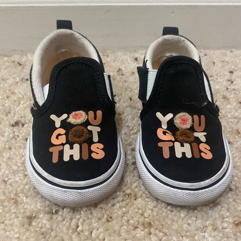 💎Toddler Vans size 7. Black w/multicolor letters